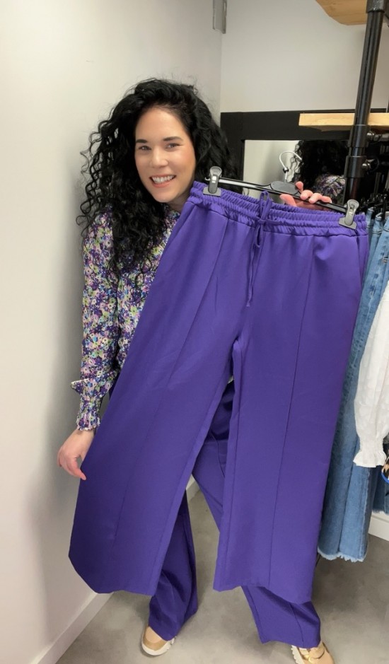 Azzurro blouse bloemenprint paars + Azzurro pantalon paars