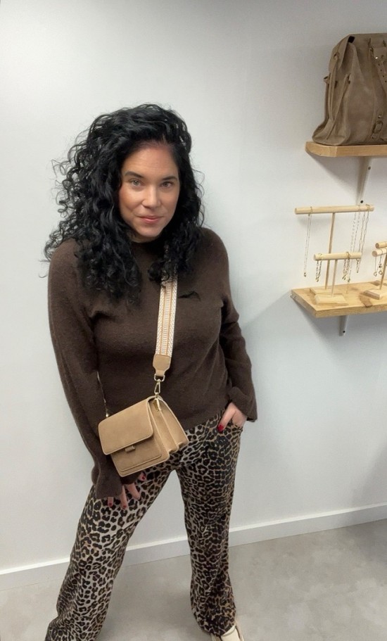 Wauw trui met klokmouwen donkerbruin